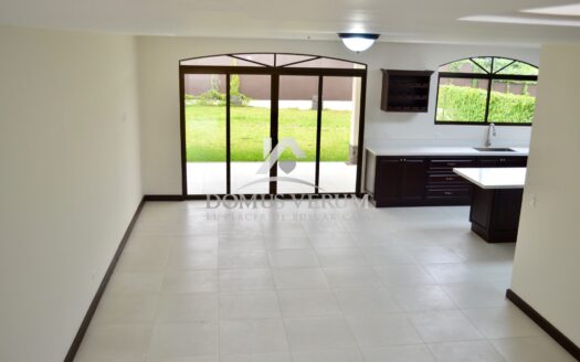 Confortable casa en venta San Isidro Heredia