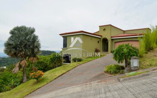 Exclusiva casa en Alquiler en Condominio Cerro Colón con Maravillosas Vistas