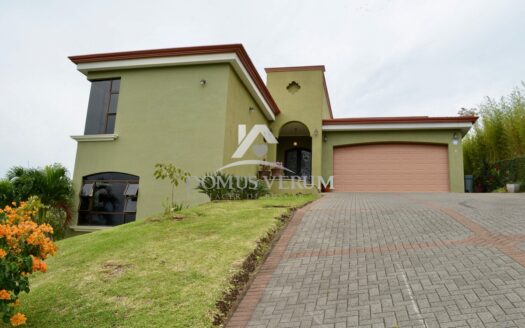 Exclusiva casa en Alquiler en Condominio Cerro Colón con Maravillosas Vistas