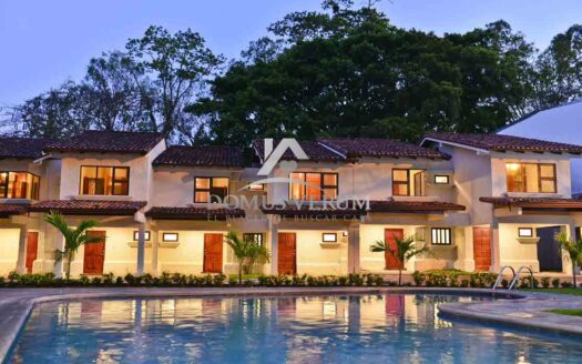 Venta de Bellas Casas en Mini Condominio en Cariari, Heredia