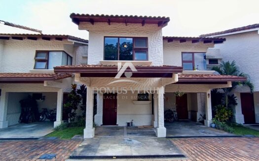 Venta de Bellas Casas en Mini Condominio en Cariari, Heredia