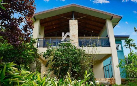 Moderna casa en venta en San Isidro de Heredia – Precio rebajado! ⬇️💰