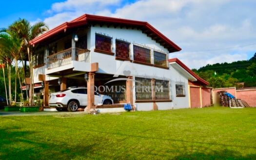 Venta de hermosa casa de montaña en San Rafael de Heredia