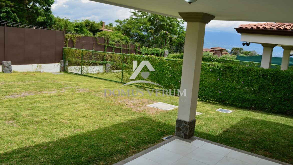 Casa con Patio San Isidro Heredia