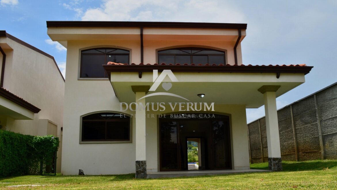 Casa con Patio San Isidro Heredia