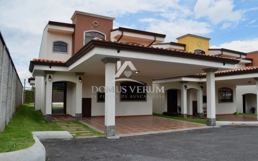 Alquiler de Casa en San Isidro Heredia