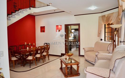 Venta de Casa Independiente Con Piscina en Santo Domingo de Heredia