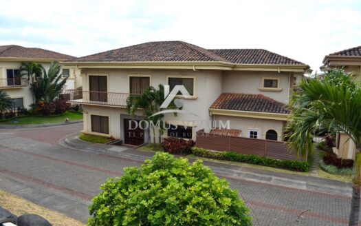 Venta casa Amueblada en Belén de Heredia Condominio La Jolla