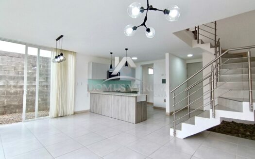 Casa en alquiler en condominio La Arboleda Belen