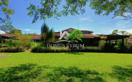 Venta de terreno con uso de suelo comercial y residencial en Santo Domingo de Heredia.