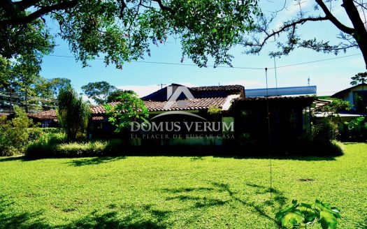 Venta de terreno con uso de suelo comercial y residencial en Santo Domingo de Heredia.