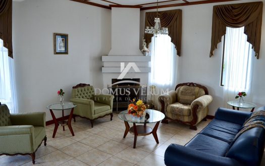 Propiedad con 2 casas en venta San Isidro de Heredia, Concepcion