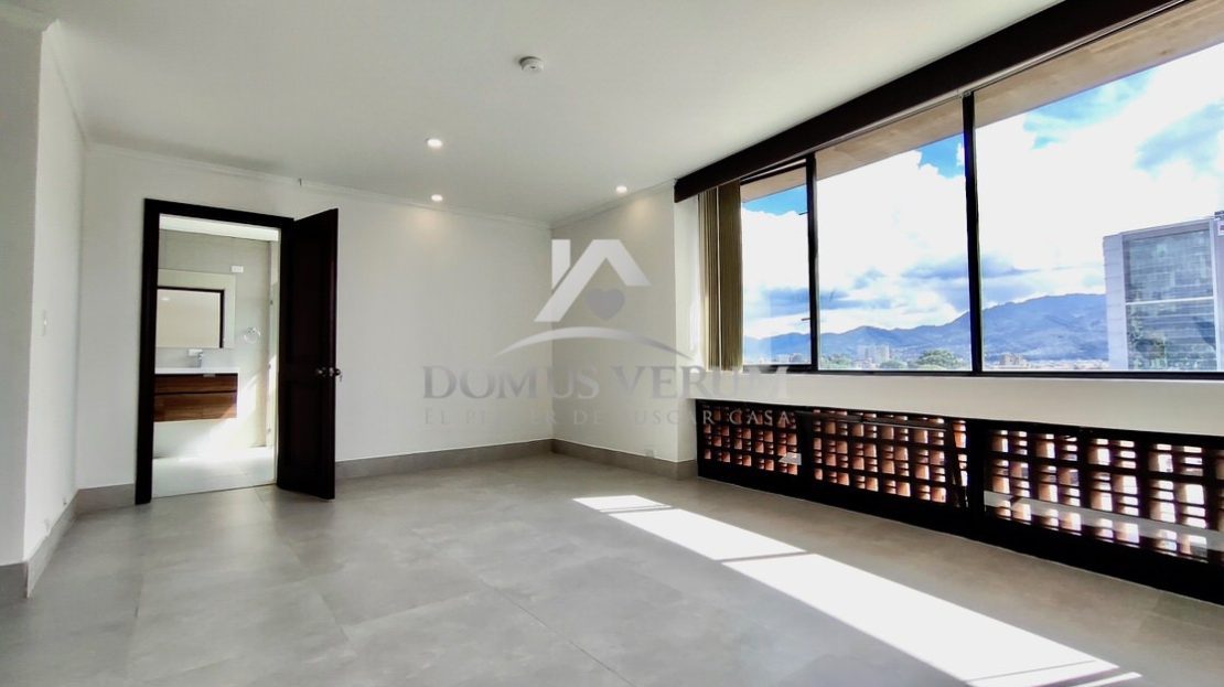 Se vende Penthouse en Rohrmoser con cuarto de servicio