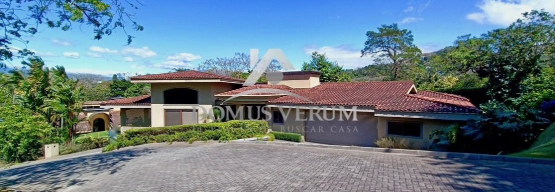 Venta de Casa de Lujo en Ciudad Colón de un solo piso