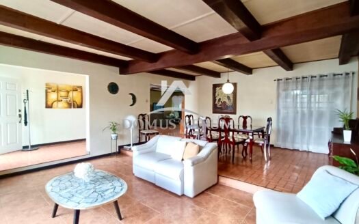 Casa en venta en San Jose, Urbanización Cristal Uruca