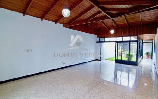 Alquiler de apartamento en Rohrmoser de 2 habitaciones cerca de Plaza Mayor