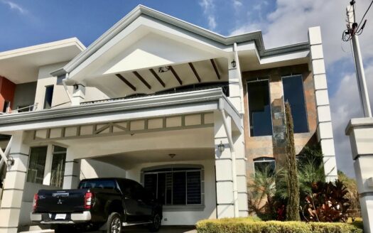 Casa en Venta en Condominio Los Cedrales Santo Domingo de Heredia