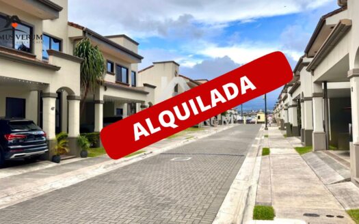 Casa Amueblada en Alquiler en Lagunilla de Heredia Condominio Atocha