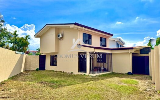 Casa en venta en Residencial Real Santamaría Heredia
