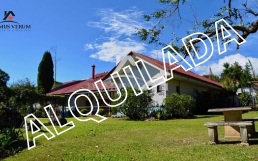 Casa en Alquiler en San Isidro de Heredia Con Amplias Zonas Verdes y Hermosas Vistas
