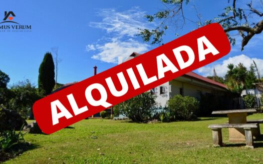 Casa en Alquiler en San Isidro de Heredia Con Amplias Zonas Verdes y Hermosas Vistas