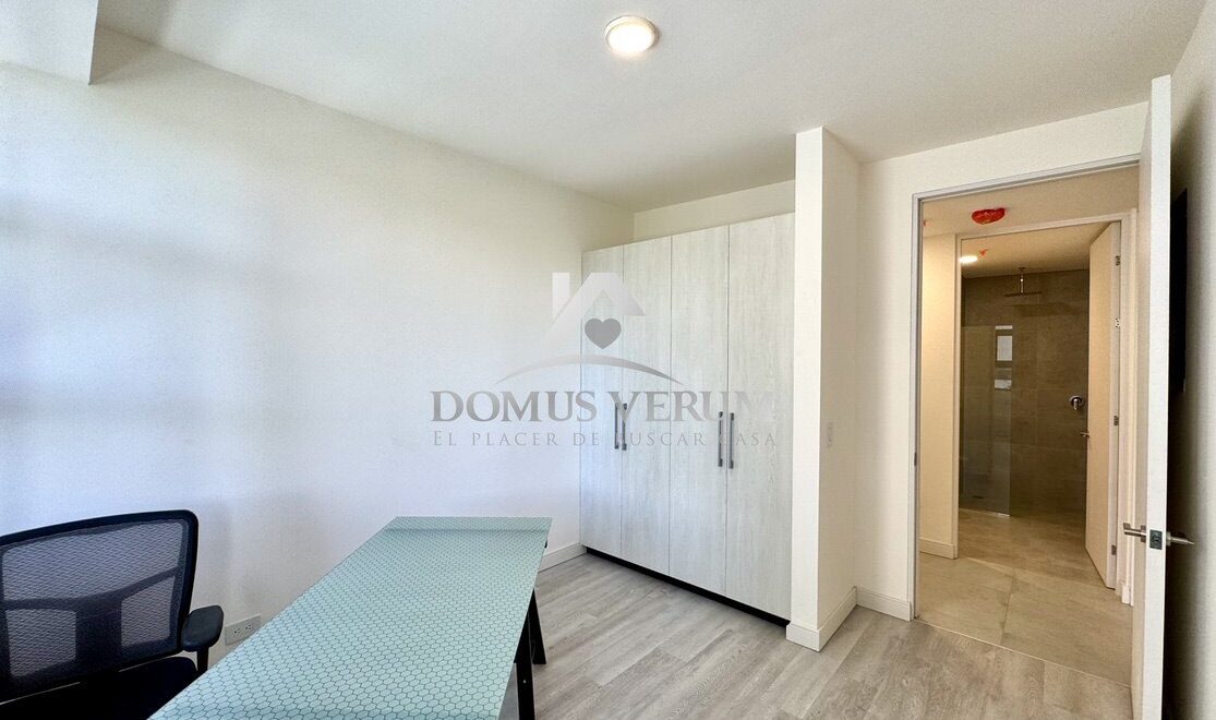 Viva en un nuevo apartamento con balcón y vista Nunciatura