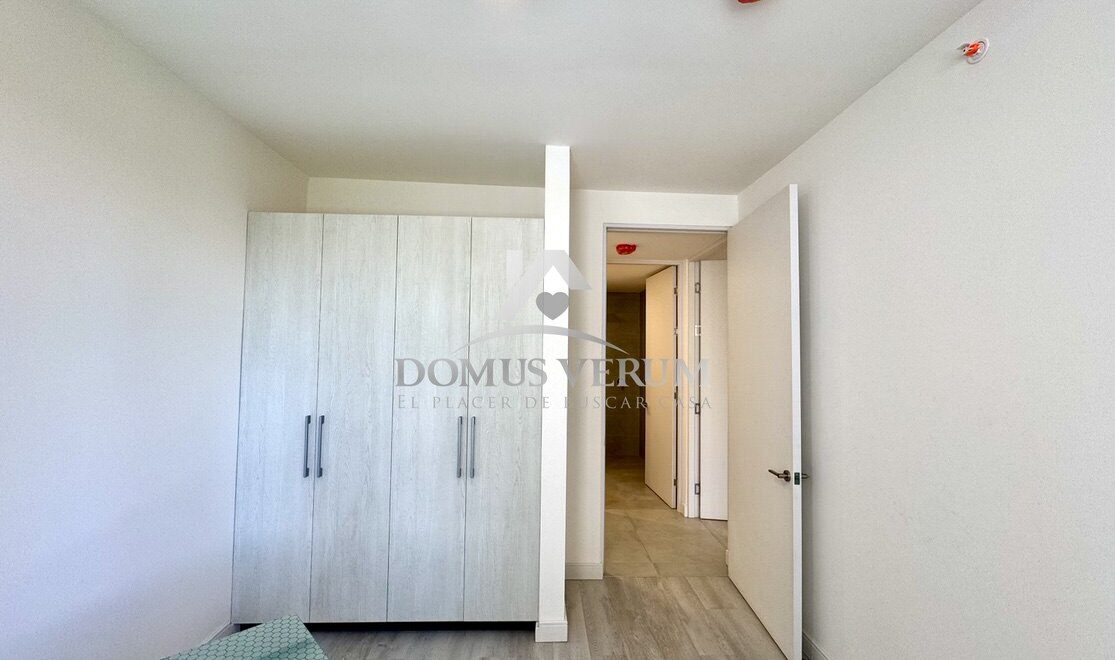 Viva en un nuevo apartamento con balcón y vista Nunciatura