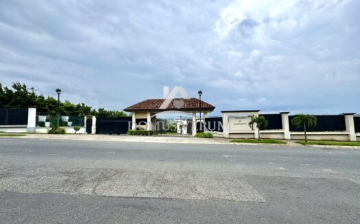 Lote plano en venta en Guachipelín Escazú
