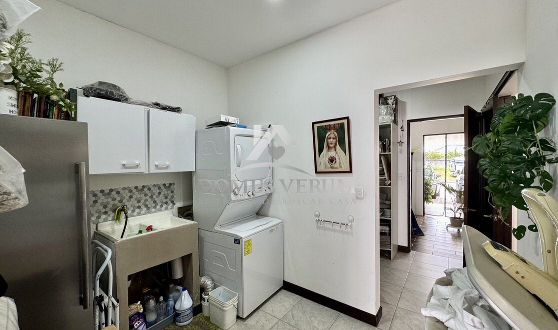 Casa Contemporanea en venta Guachipelin Escasu