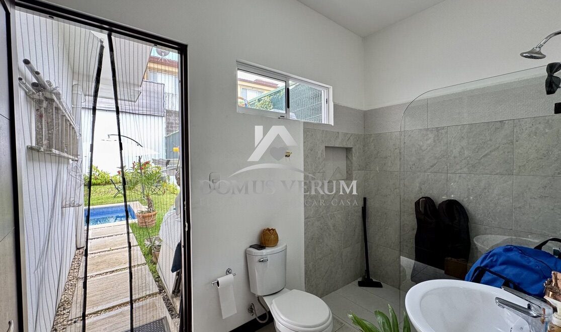 casa de un piso venta guachipelin