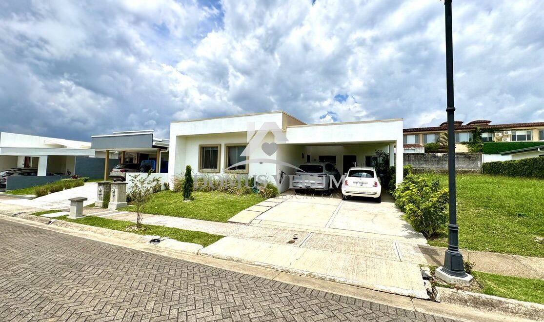 Casa moderna en venta en Guachipelín, Escazú
