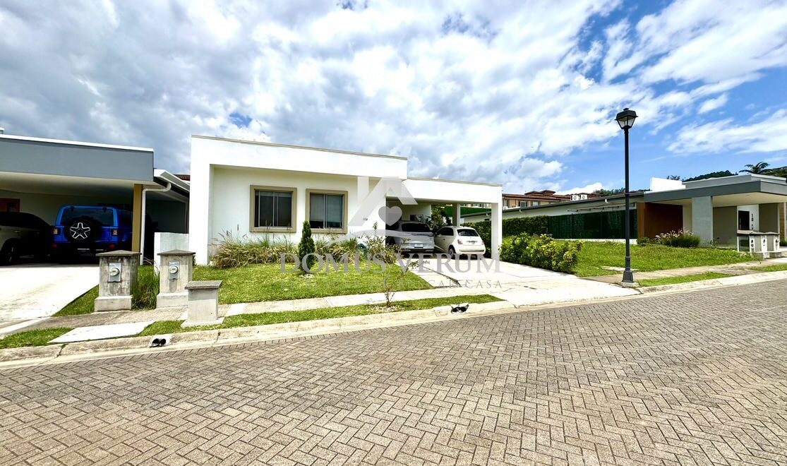 Casa moderna en venta en Guachipelín, Escazú