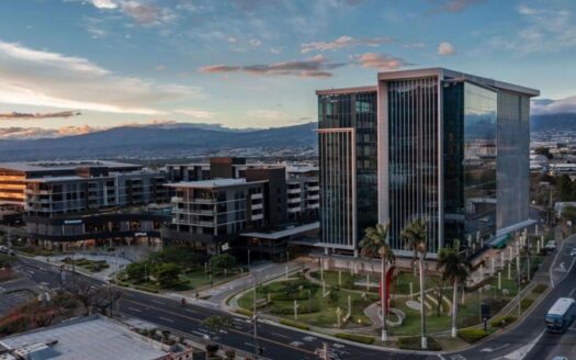 Alquiler de Apartamento de Lujo en Escazú Village Totalmente Amueblado