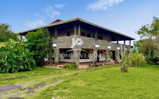 Casa en venta Barva Heredia 520 m² Uso residencial y comercial 1325 m² terreno