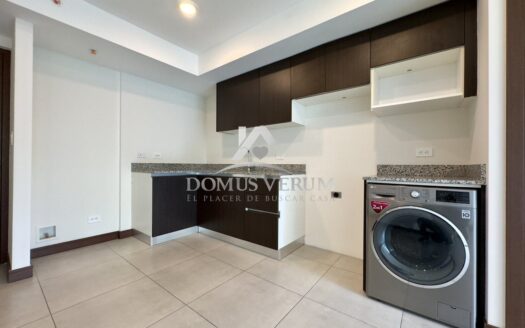 Apartamento en Venta en Torres de Heredia – Piso 7