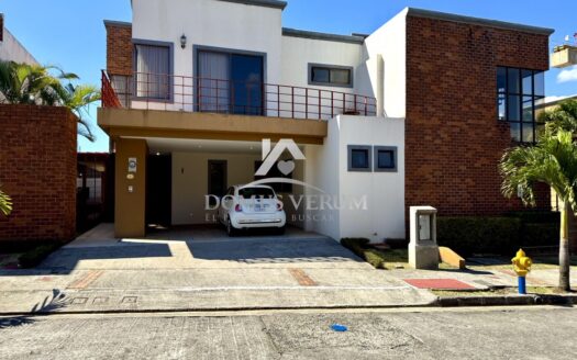 Casa en alquiler en San Francisco de Heredia Condominio Bosques de Altamira