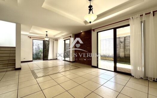 Casa en alquiler en San Francisco de Heredia Condominio Bosques de Altamira