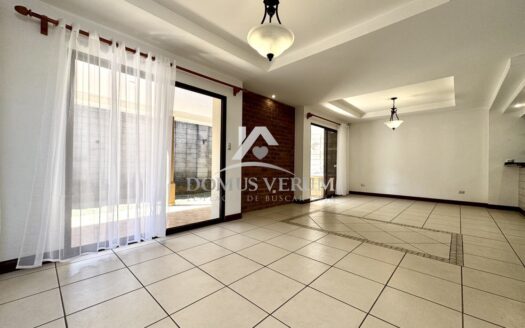 Casa en venta en San Francisco de Heredia – Condominio Bosques de Altamira 