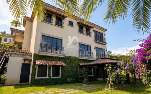 Cerro Alto Venta de Casa de Lujo con Maravillosas Vistas