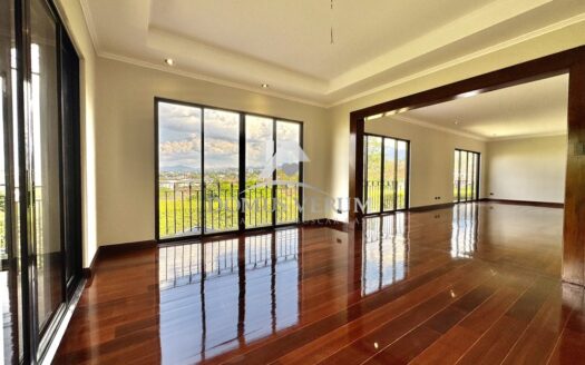 Cerro Alto Venta de Casa de Lujo con Maravillosas Vistas