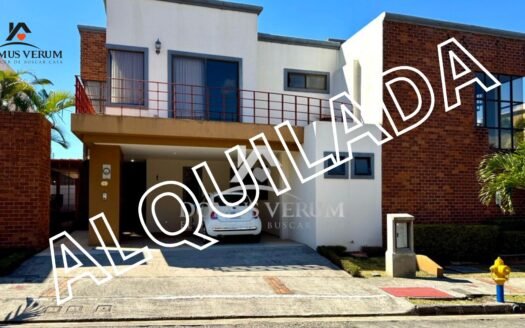 Casa en alquiler en San Francisco de Heredia Condominio Bosques de Altamira