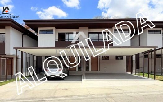 Casa en alquiler en Condominio Francosta | Moderna amplia y con finos acabados