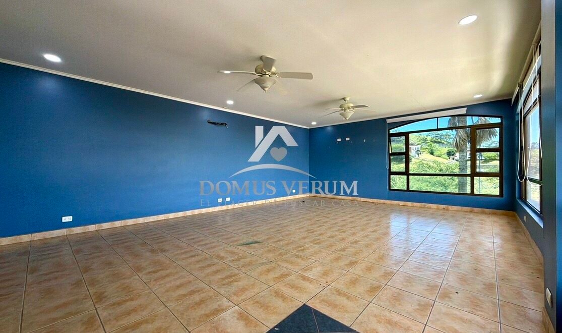 Alquiler de casa en condominio Cerro Colón