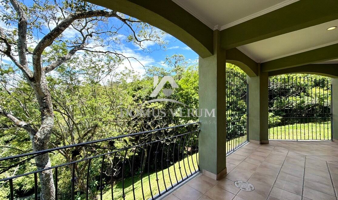Alquiler de casa en condominio Cerro Colón