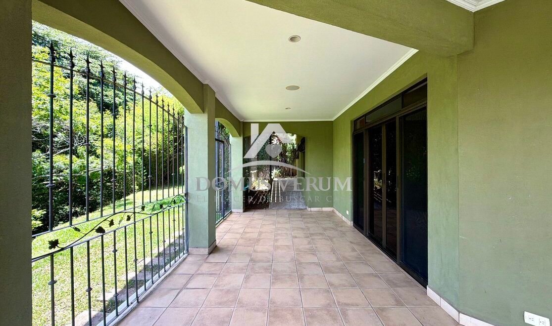 Alquiler de casa en condominio Cerro Colón