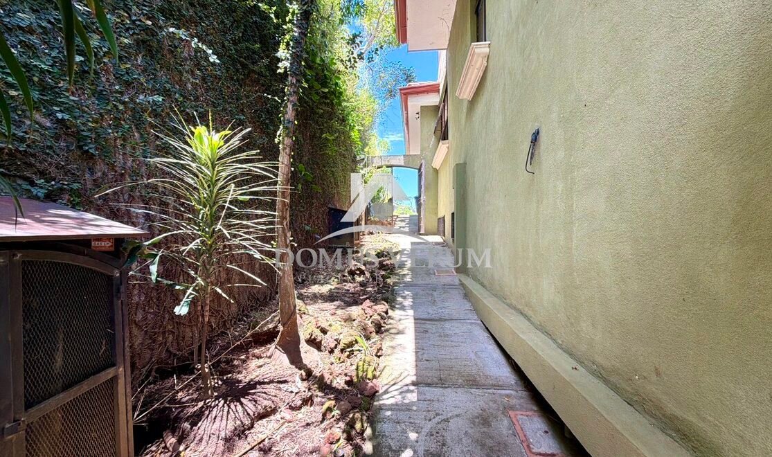 Alquiler de casa en condominio Cerro Colón