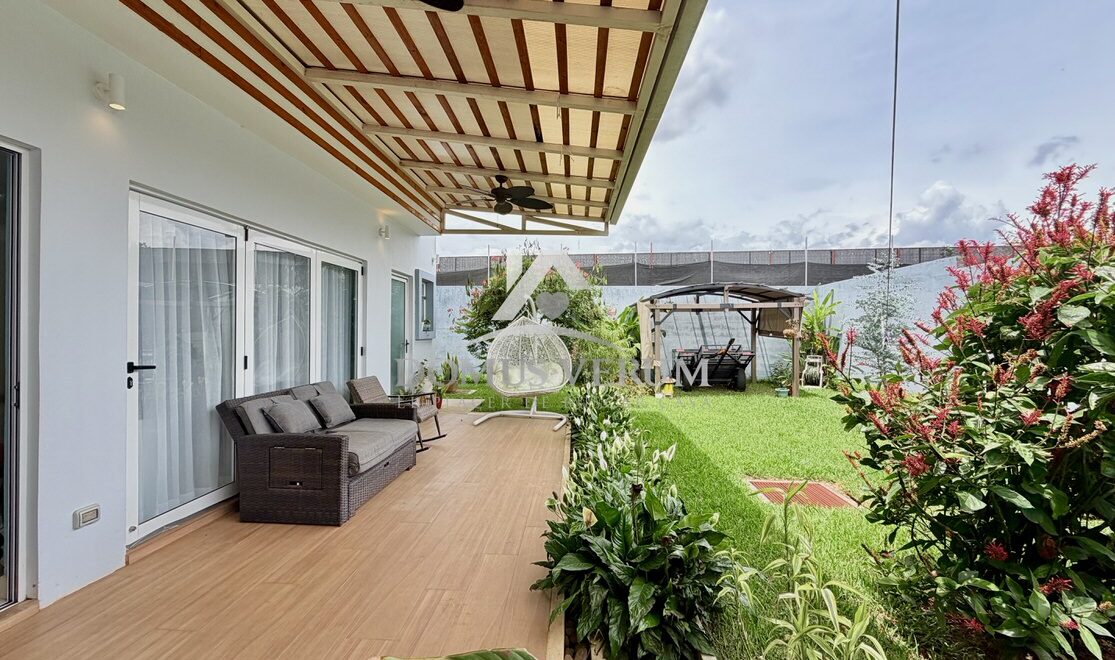 Terraza y Patio Casa en venta dentro de Condominio Hacienda Las Flores, San Joaquín de Flores