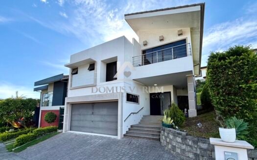Condominio Francosta Casa Contemporánea en Venta – El Hogar de Tus Sueños