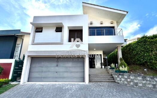 Condominio Francosta Casa Contemporánea en Venta – El Hogar de Tus Sueños