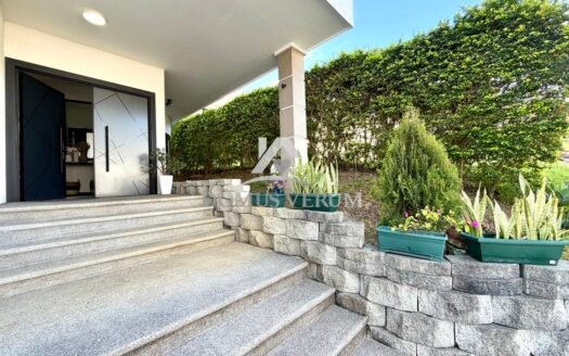 Condominio Francosta Casa Contemporánea en Venta – El Hogar de Tus Sueños